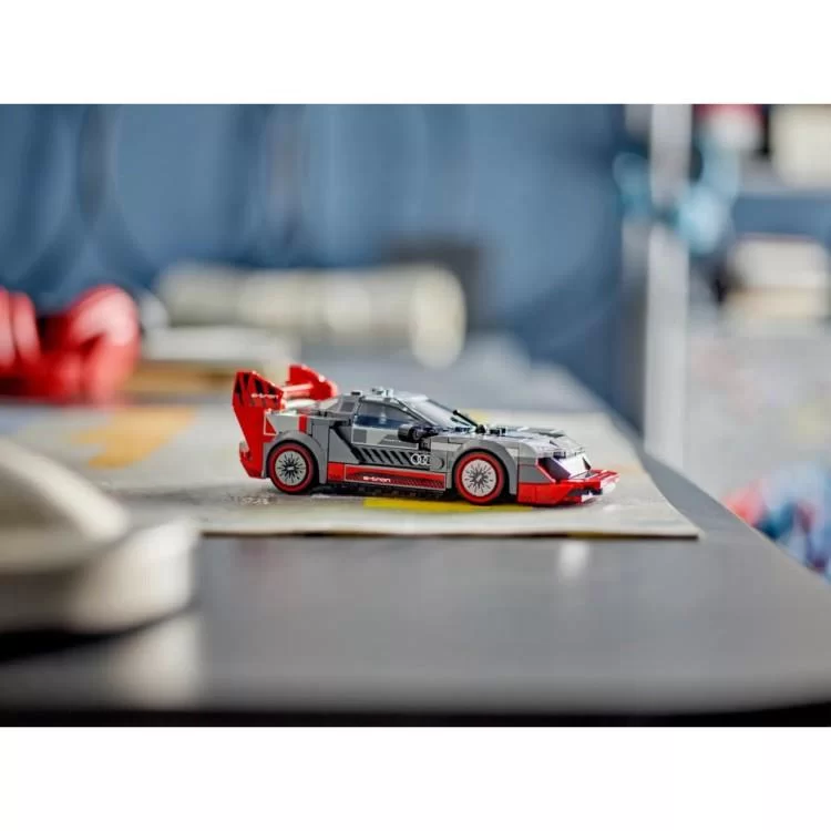 продаем Конструктор LEGO Speed Champions Автомобиль для гонок Audi S1 e-tron quattro 274 детали (76921) в Украине - фото 4