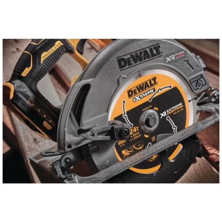 Дисковая пила DeWALT 18V XR Li-lon FLEXVOLT ADVANTAGE, диск 190х30 мм, TSTAK (без АКБ и ЗУ) (DCS573NT) обзор - фото 8