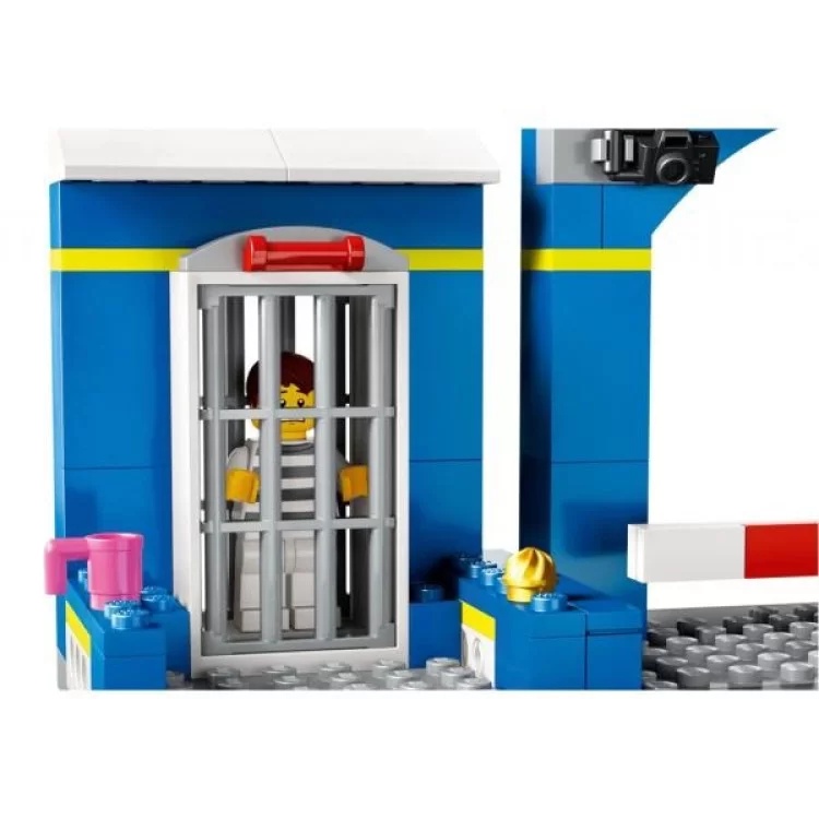 Конструктор LEGO City Преследование на полицейском участке 172 деталей (60370) обзор - фото 8