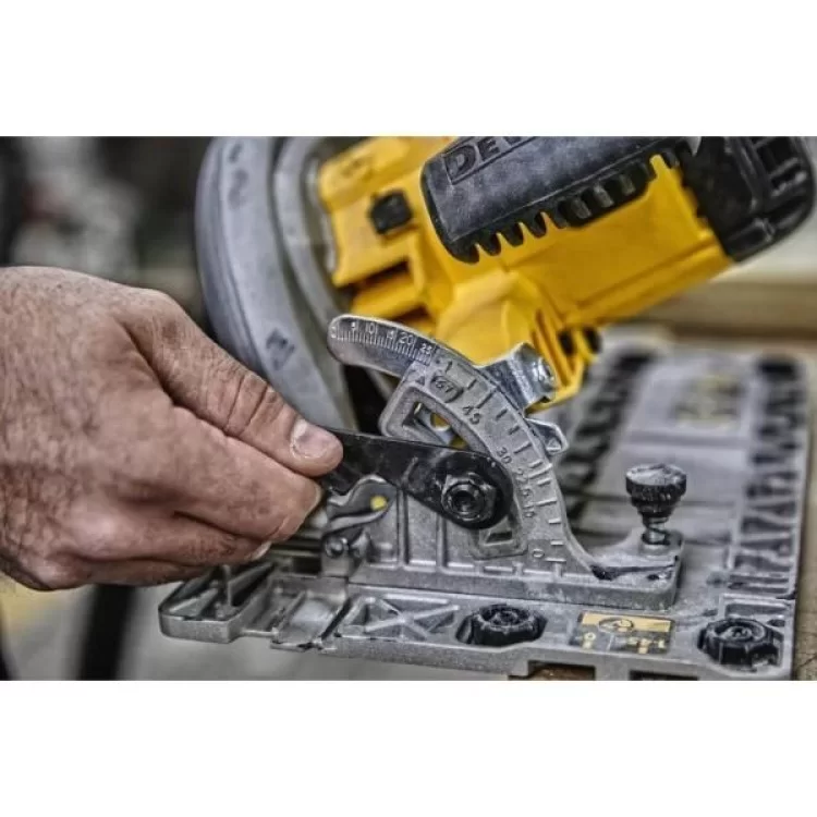 Дисковая пила DeWALT 1600 Вт, диск 190х30 мм, 4.0 кг, кейс (DWE576K) цена 14 199грн - фотография 2