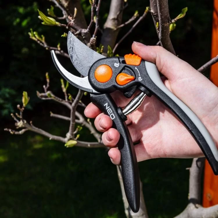 Секатор Neo Tools площинний, d різу 18мм, 200мм, 248г (15-202) огляд - фото 8